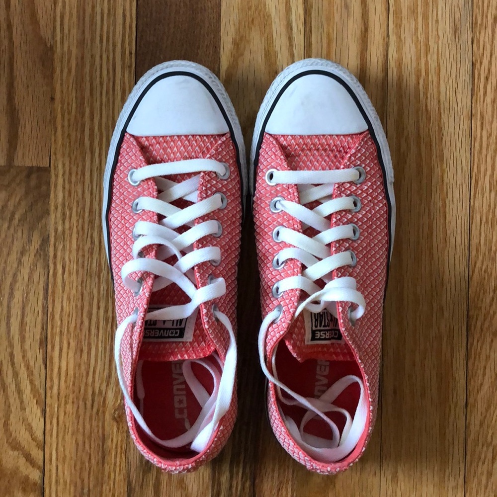 Converse women’s size 7